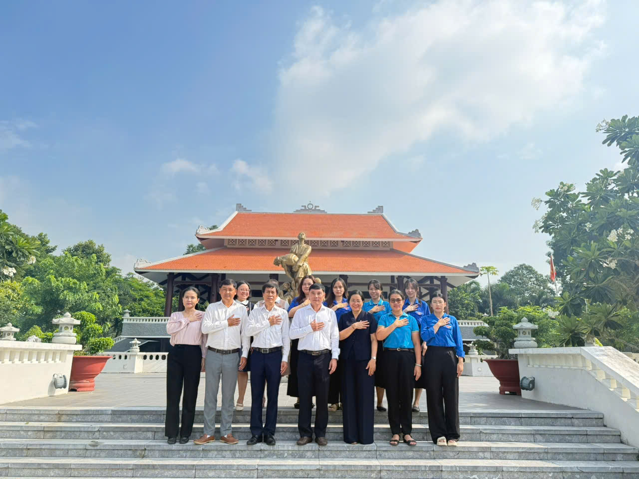 Bệnh viện Lê Văn Việt dâng hương tri ân các anh hùng liệt sĩ nhân kỷ niệm 79 năm ngày Thương binh - Liệt sĩ